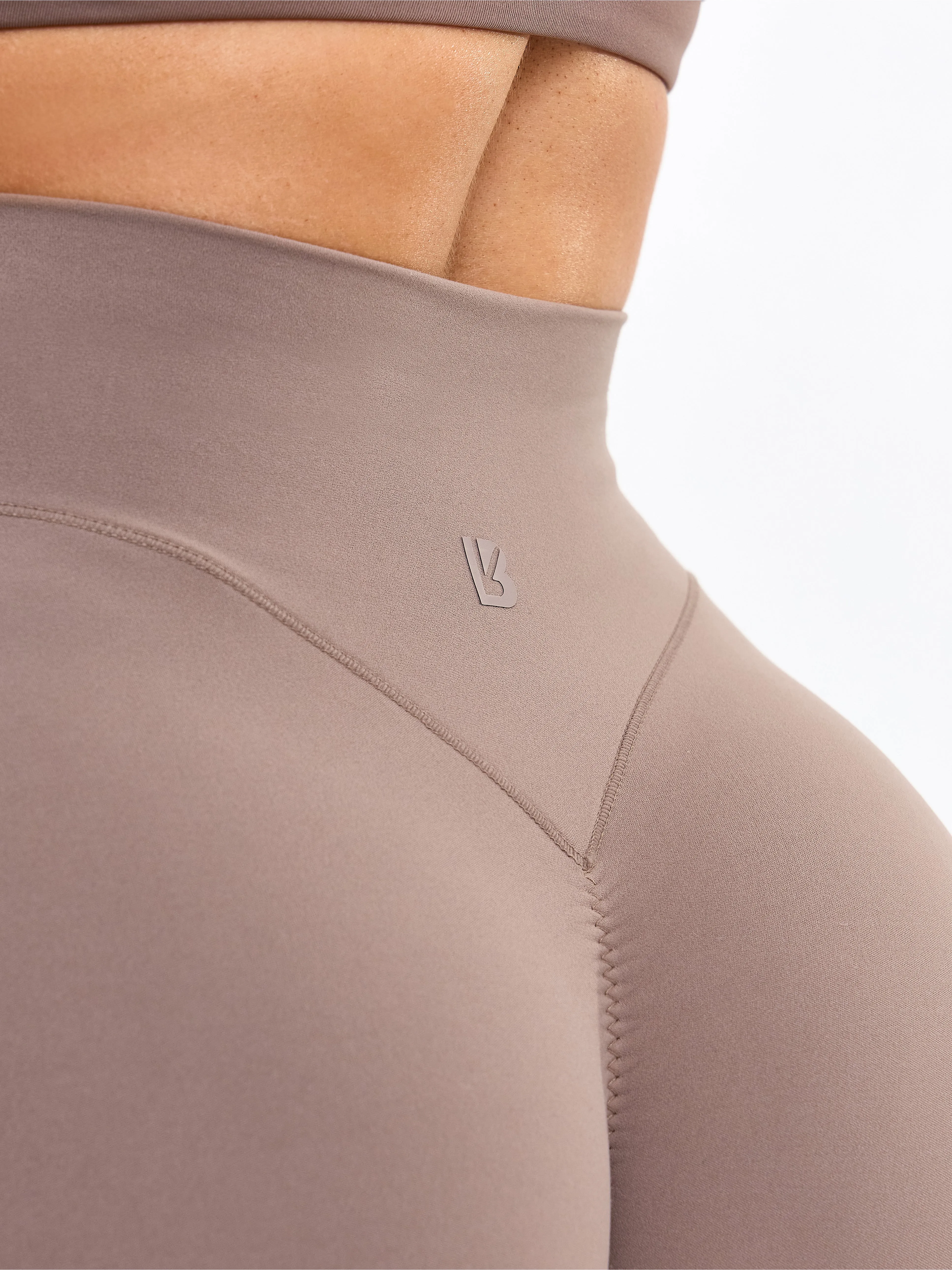 Aggressive Scrunch Legging - Chai Latte