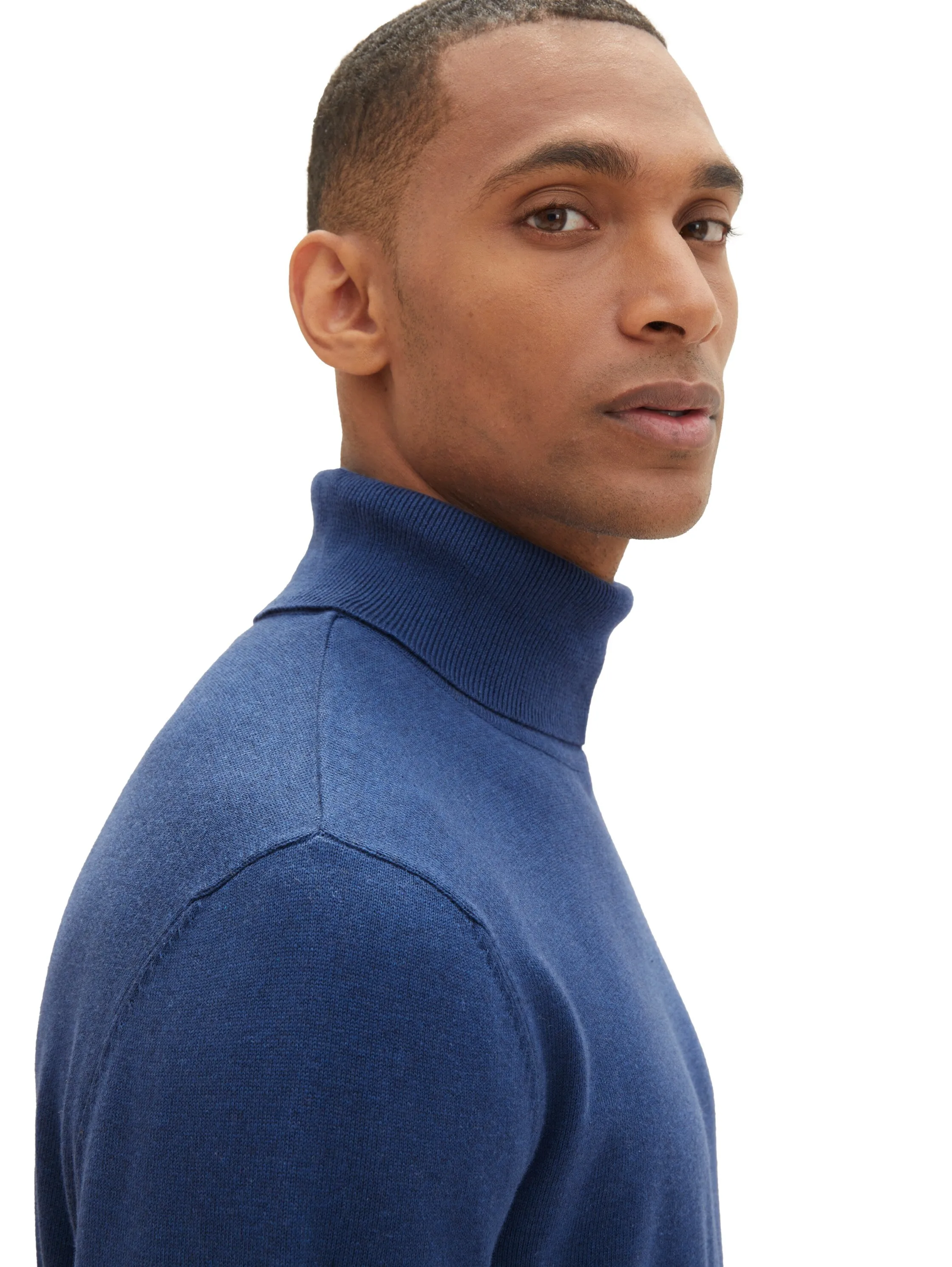 BASIC TURTLENECK KNIT