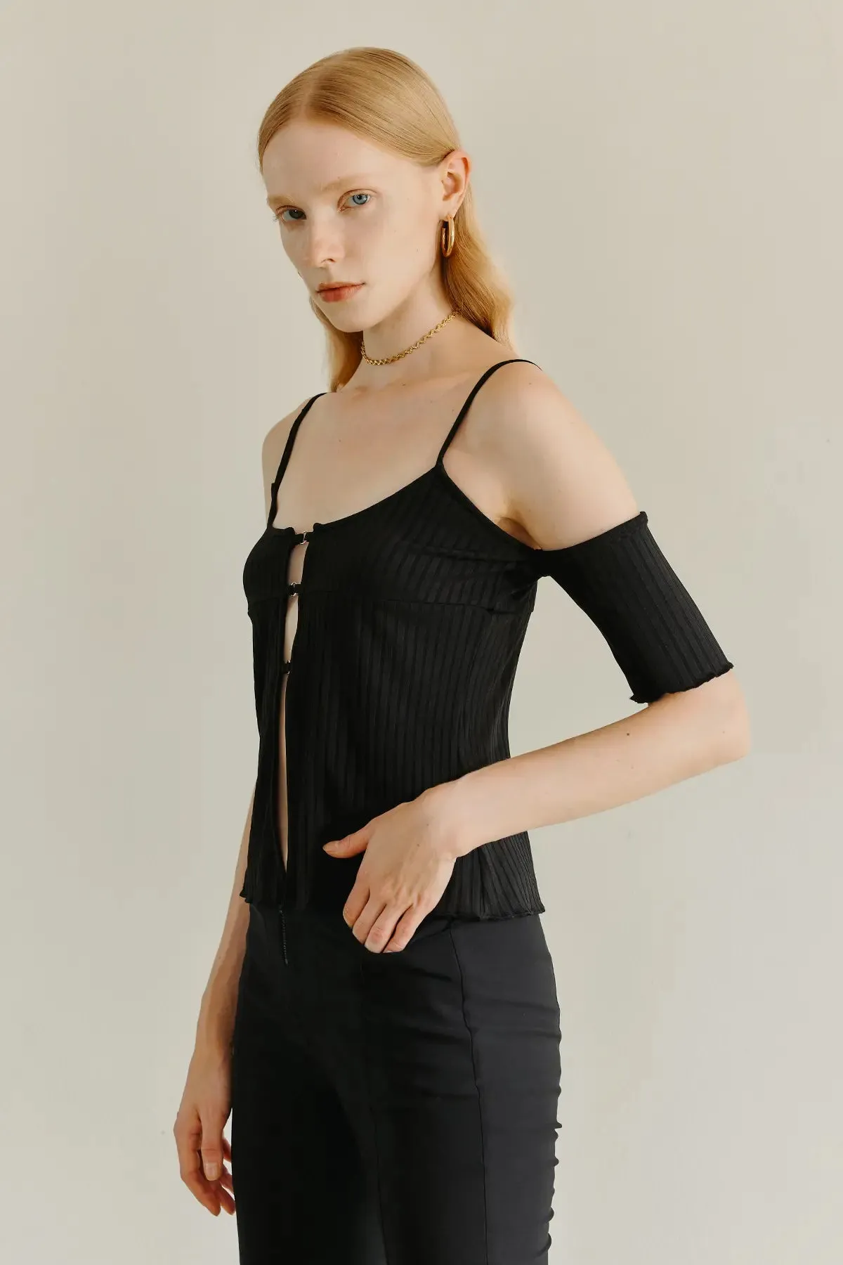 Ring Linked Cut Out Cold Shouler Tee