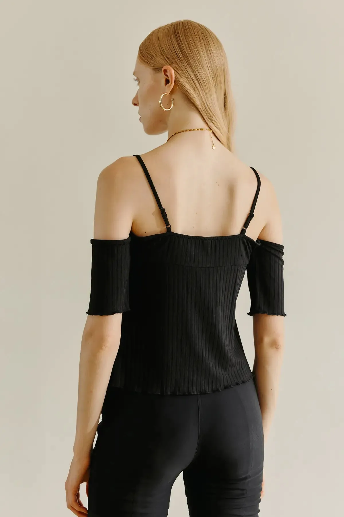 Ring Linked Cut Out Cold Shouler Tee