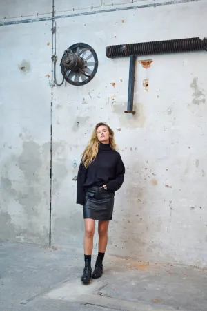 Tanja Oversized Turtleneck in Black Beauty Me